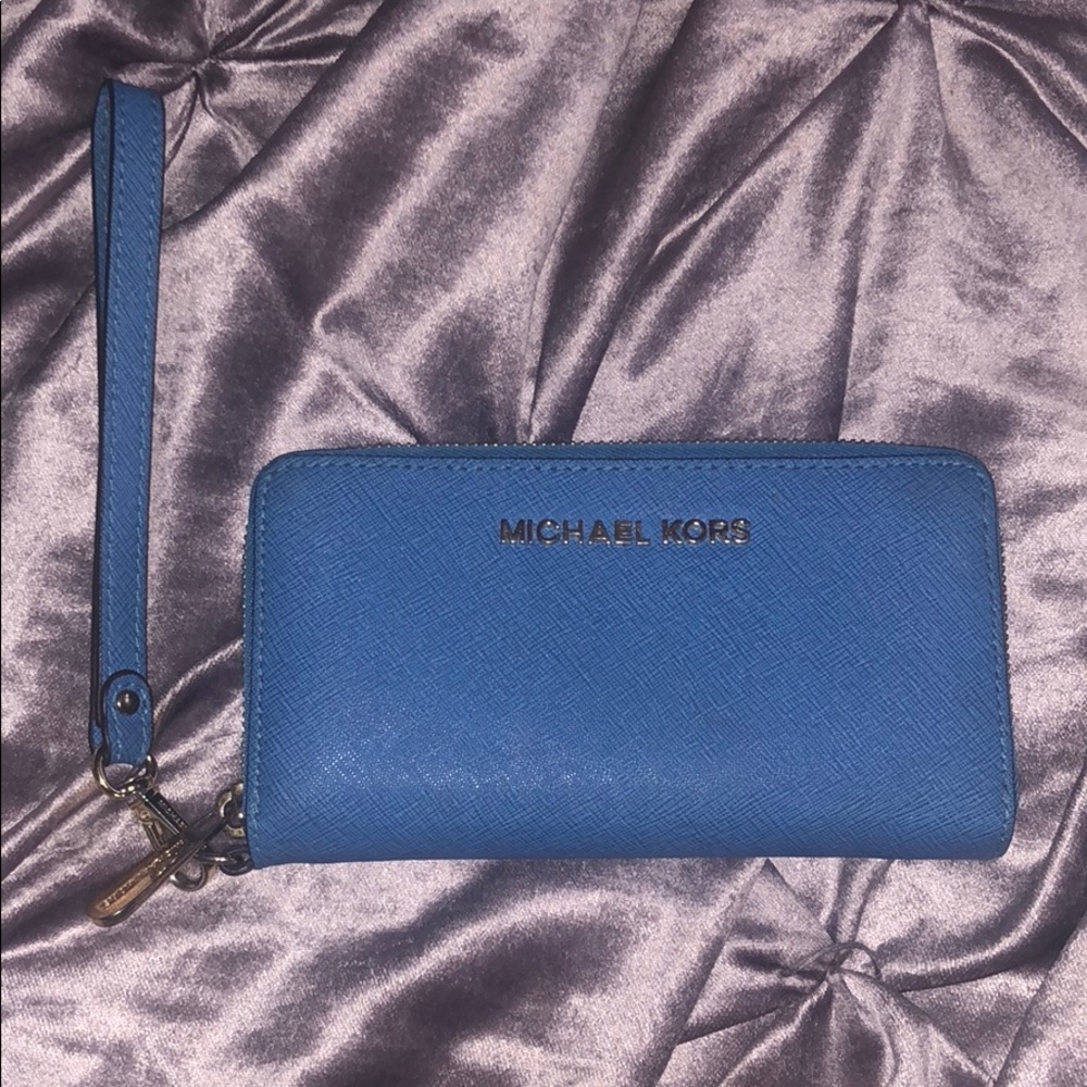 Brand new Micheal kors wristlet wallet